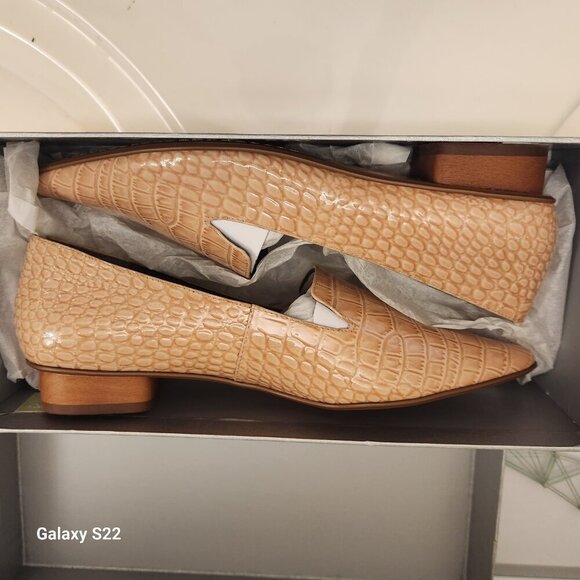 Vince Camuto "Kikie" cream puff patent Croco loafers. NIB. Size 8.5 - Picture 10 of 12